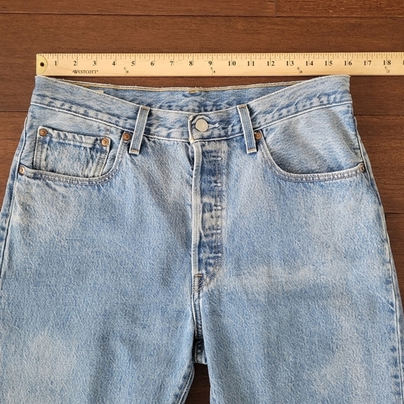 Levi's 501 Premium Original Cropped Medium Wash Button-Fly Raw Hem Jeans Size 31 - Picture 9 of 12